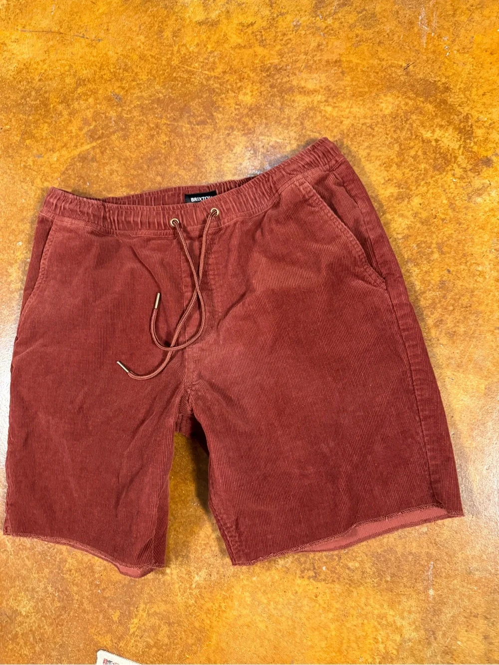 Brixton men’s maroon corduroy drawstring 8 inch inseam shorts size large